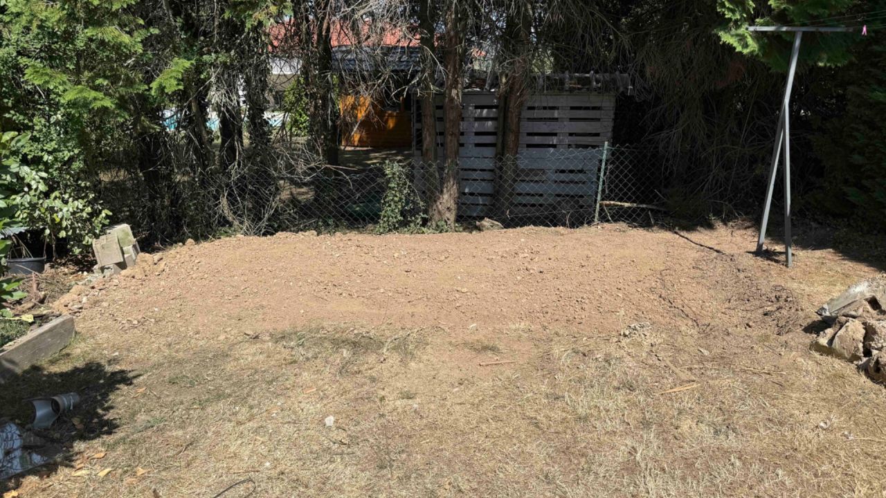 Image avant Démolition et Construction d'une cabane de Jardin